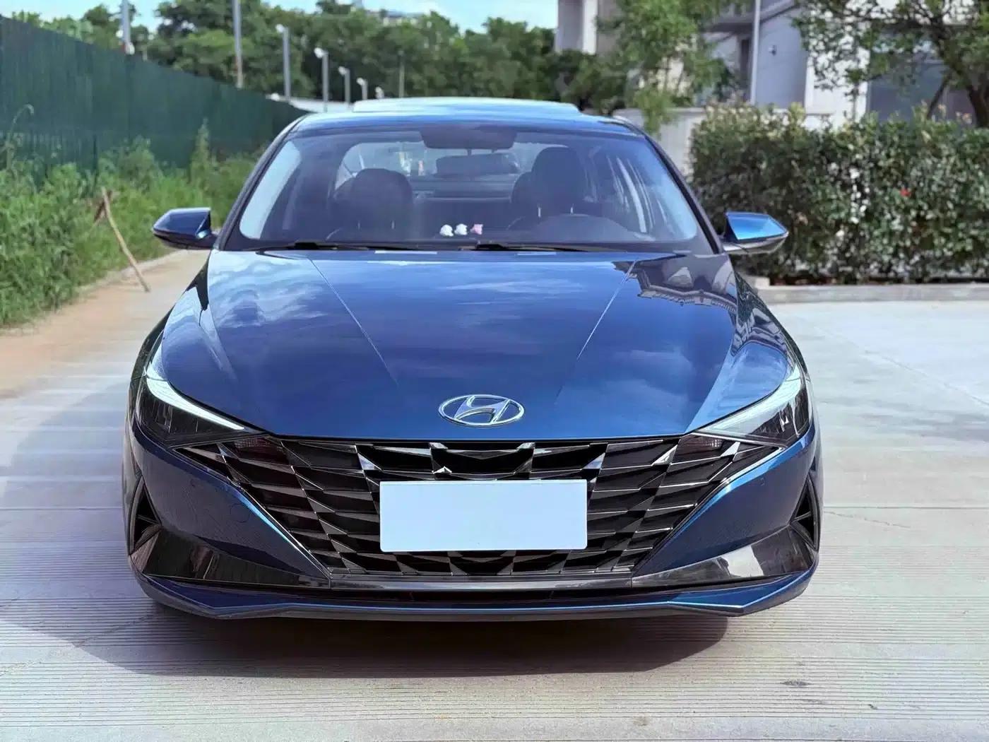 Hyundai Elantra 2021 1.5L CVT LUX Premium Edition — миниатюра 2