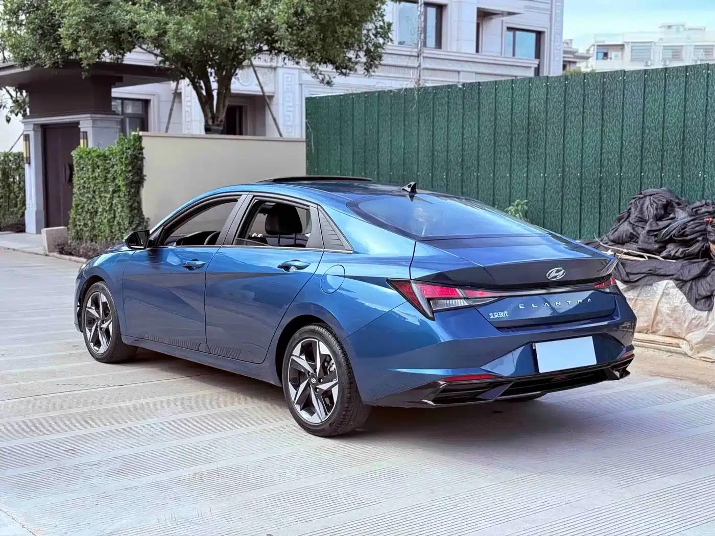 Hyundai Elantra 2021 1.5L CVT LUX Premium Edition — миниатюра 7