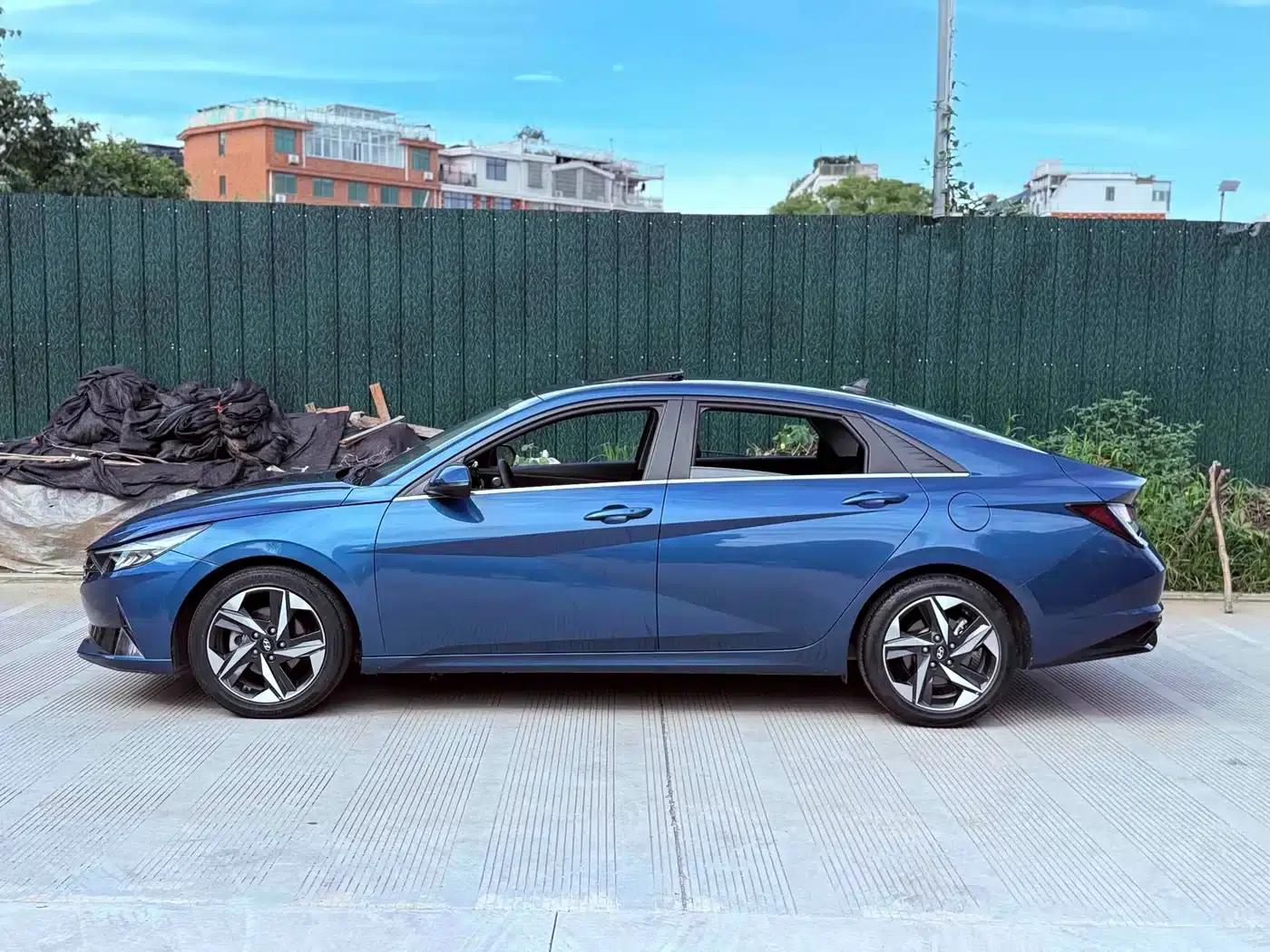 Hyundai Elantra 2021 1.5L CVT LUX Premium Edition — миниатюра 8