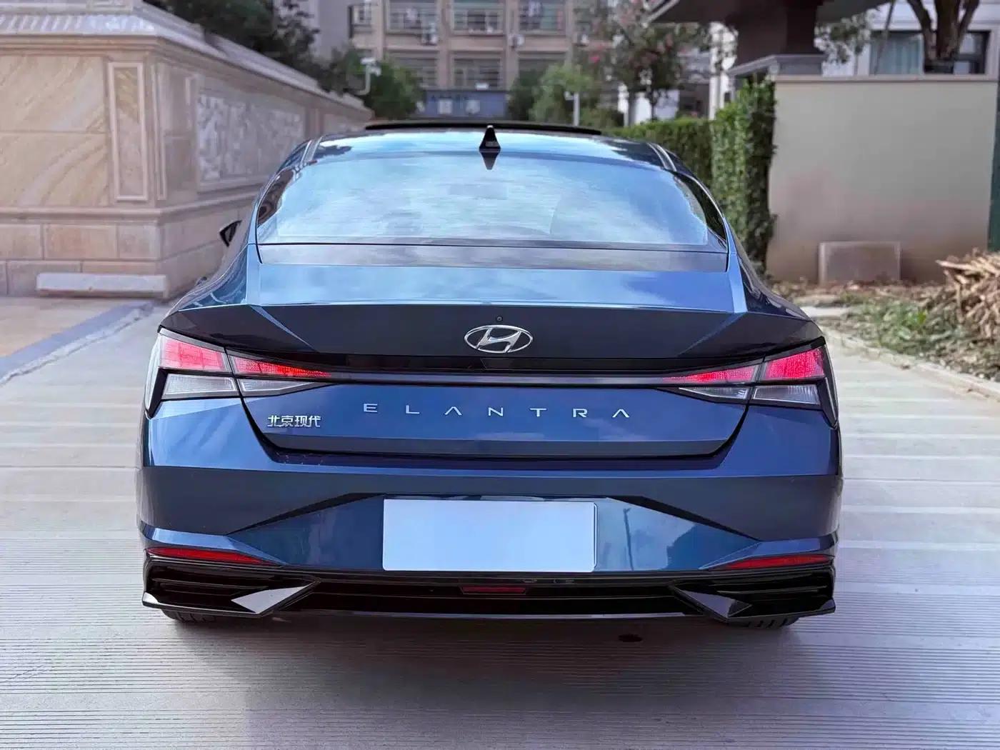 Hyundai Elantra 2021 1.5L CVT LUX Premium Edition — миниатюра 9