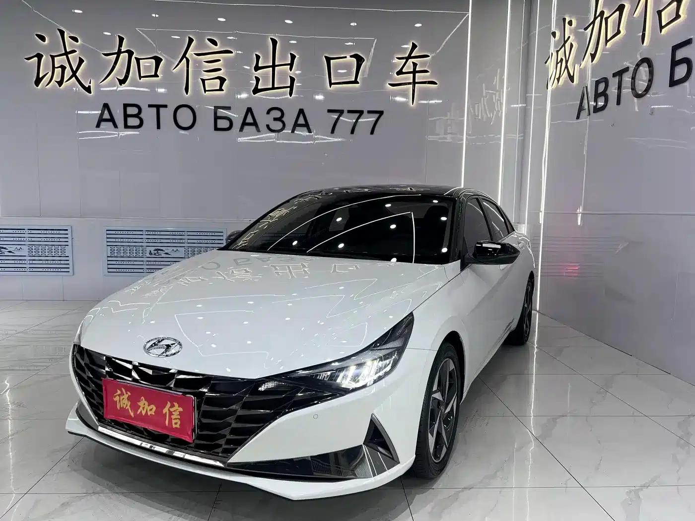 Hyundai Elantra 2022 1.5L CVT LUX Premium Edition — миниатюра 1