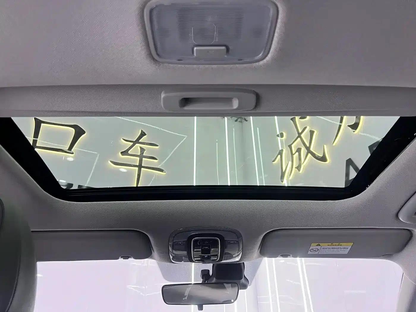Hyundai Elantra 2022 1.5L CVT LUX Premium Edition — миниатюра 17