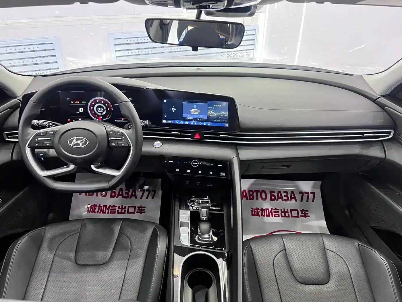 Hyundai Elantra 2022 1.5L CVT LUX Premium Edition — миниатюра 9