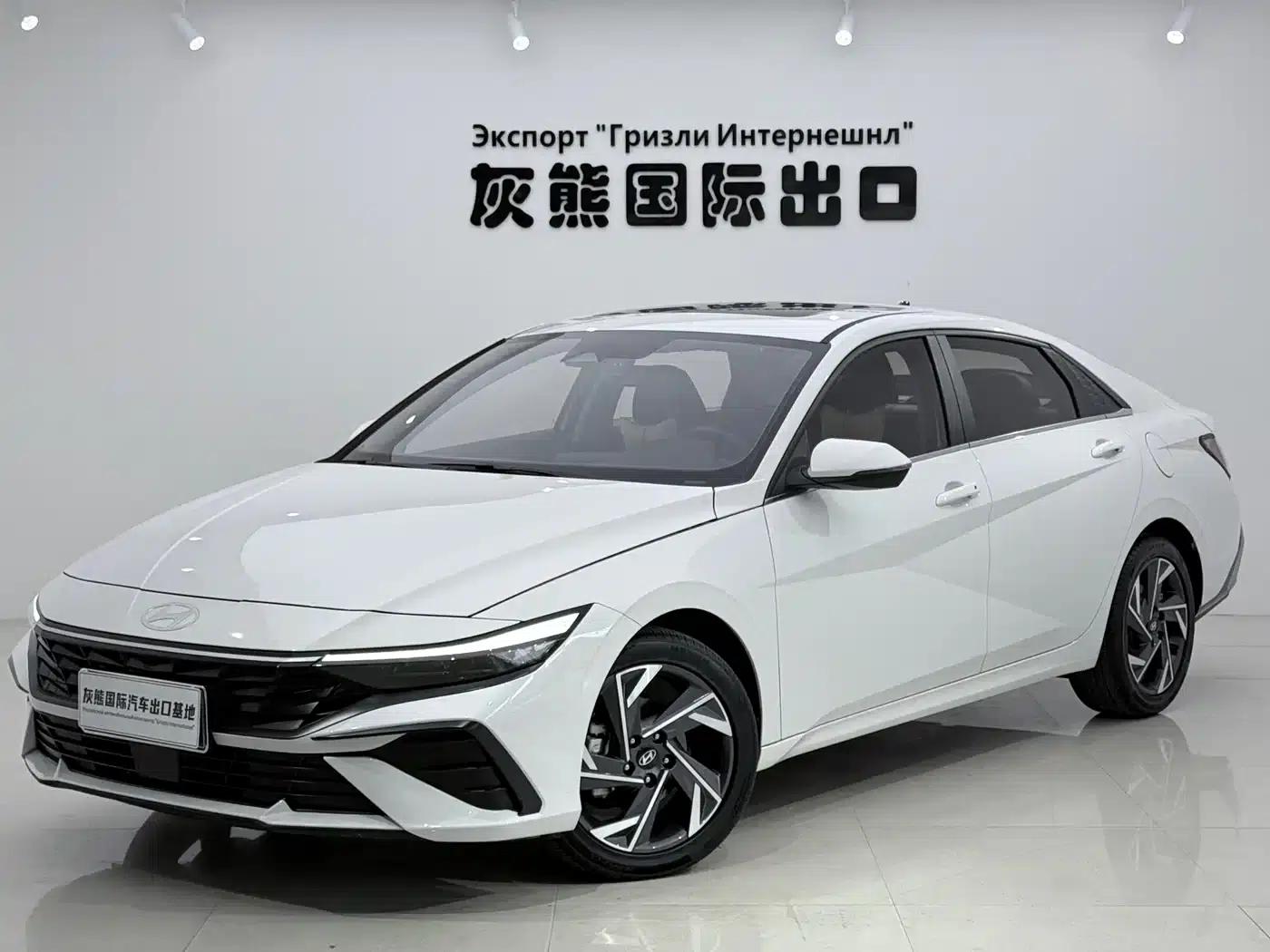 Hyundai Elantra 2023 1.5L CVT LUX Premium Edition — миниатюра 1