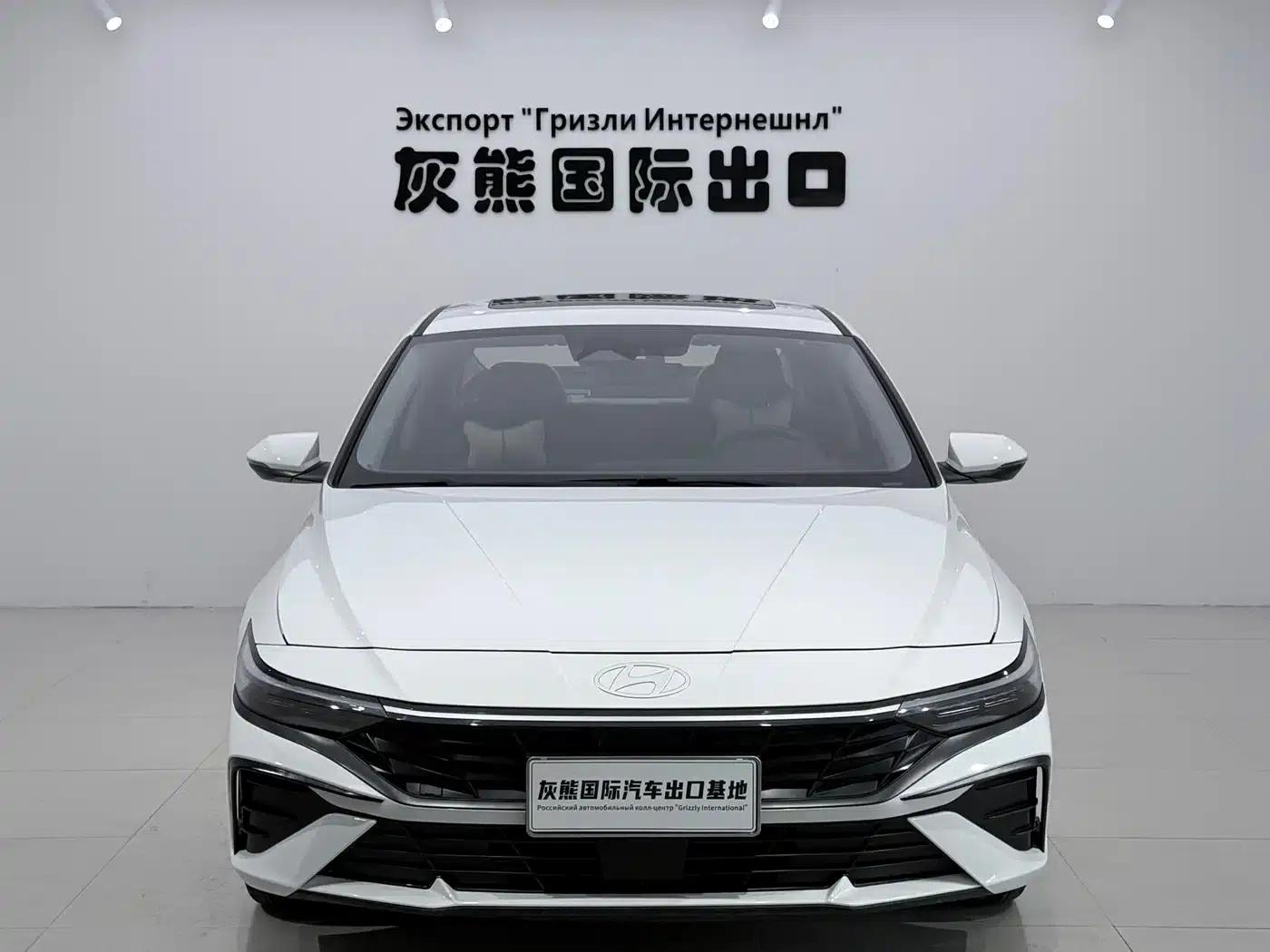 Hyundai Elantra 2023 1.5L CVT LUX Premium Edition — миниатюра 2