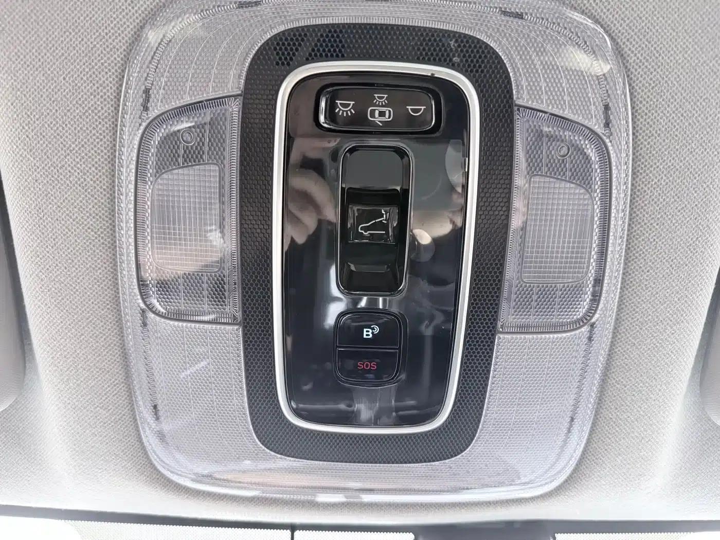 Hyundai Elantra 2023 1.5L CVT LUX Premium Edition — миниатюра 11