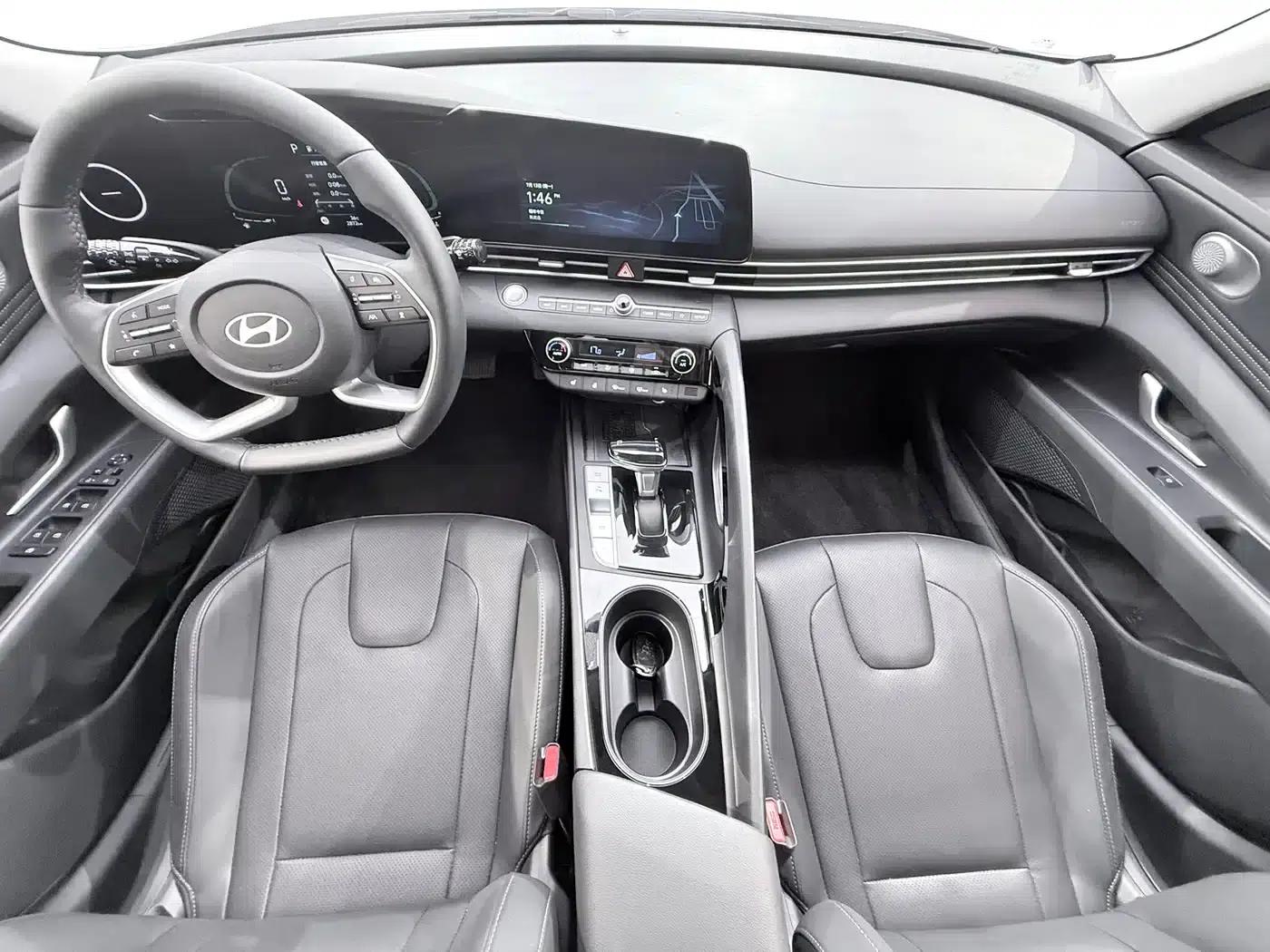 Hyundai Elantra 2023 1.5L CVT LUX Premium Edition — миниатюра 13