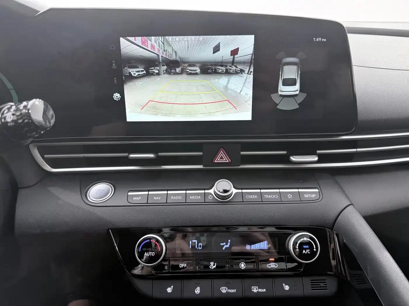 Hyundai Elantra 2023 1.5L CVT LUX Premium Edition — миниатюра 9