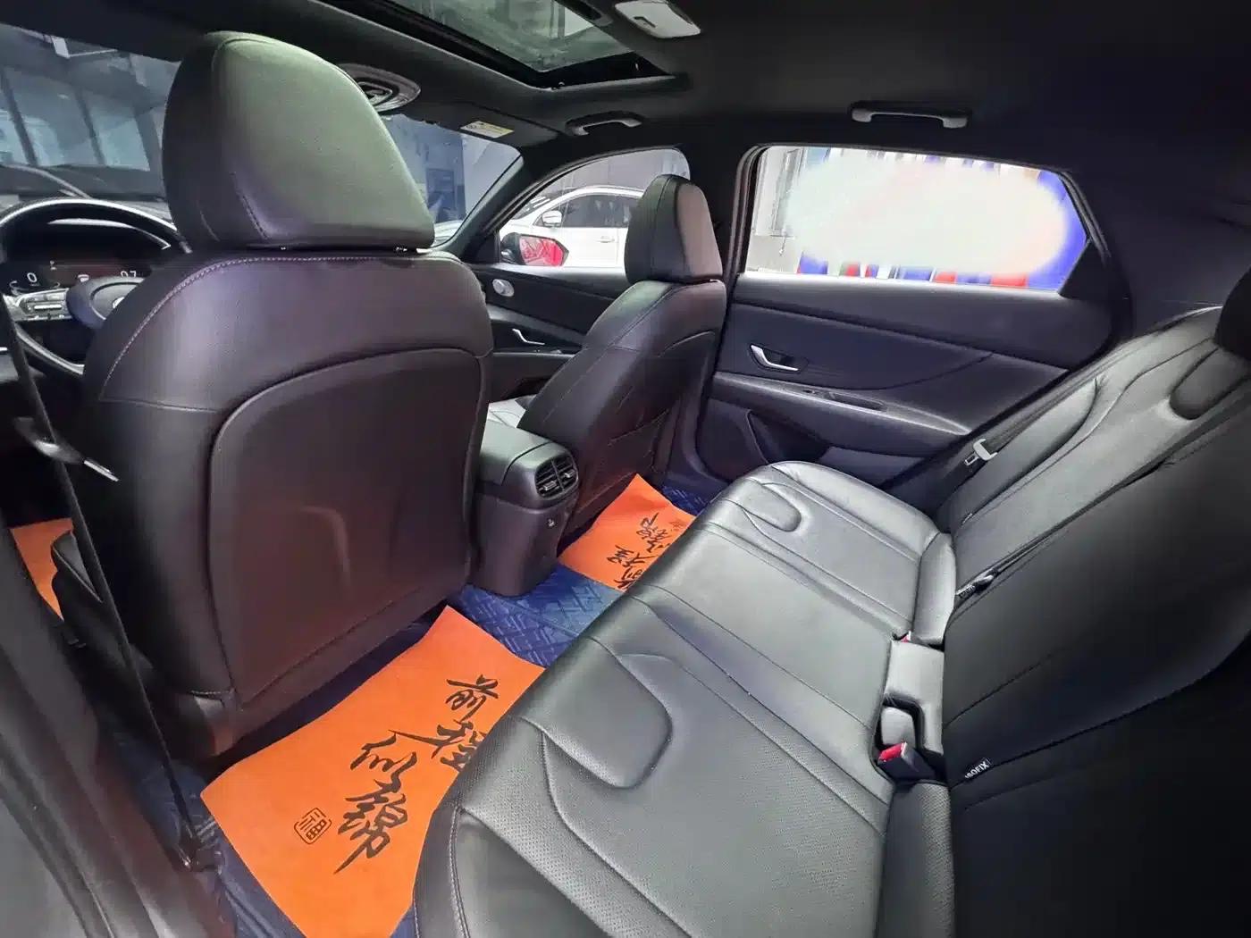 Hyundai Elantra 2022 1.5L CVT 20th Anniversary Edition — миниатюра 14