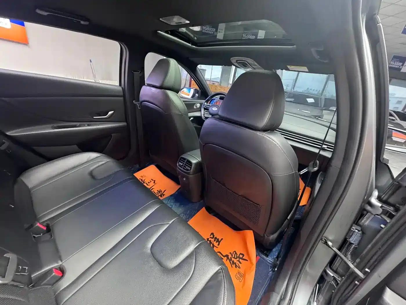 Hyundai Elantra 2022 1.5L CVT 20th Anniversary Edition — миниатюра 16