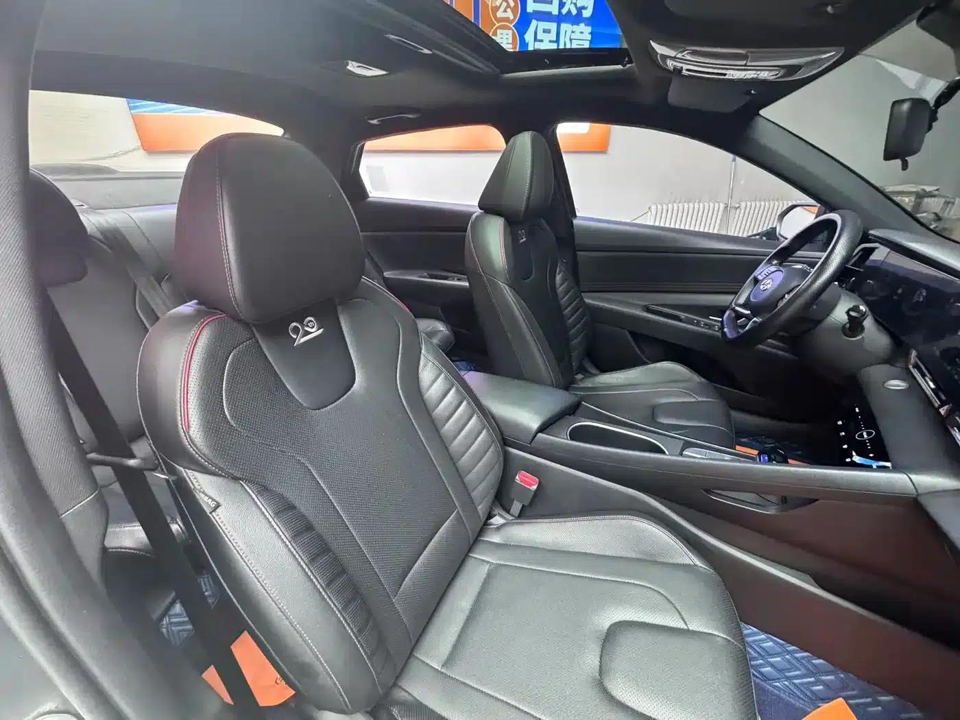 Hyundai Elantra 2022 1.5L CVT 20th Anniversary Edition — миниатюра 17