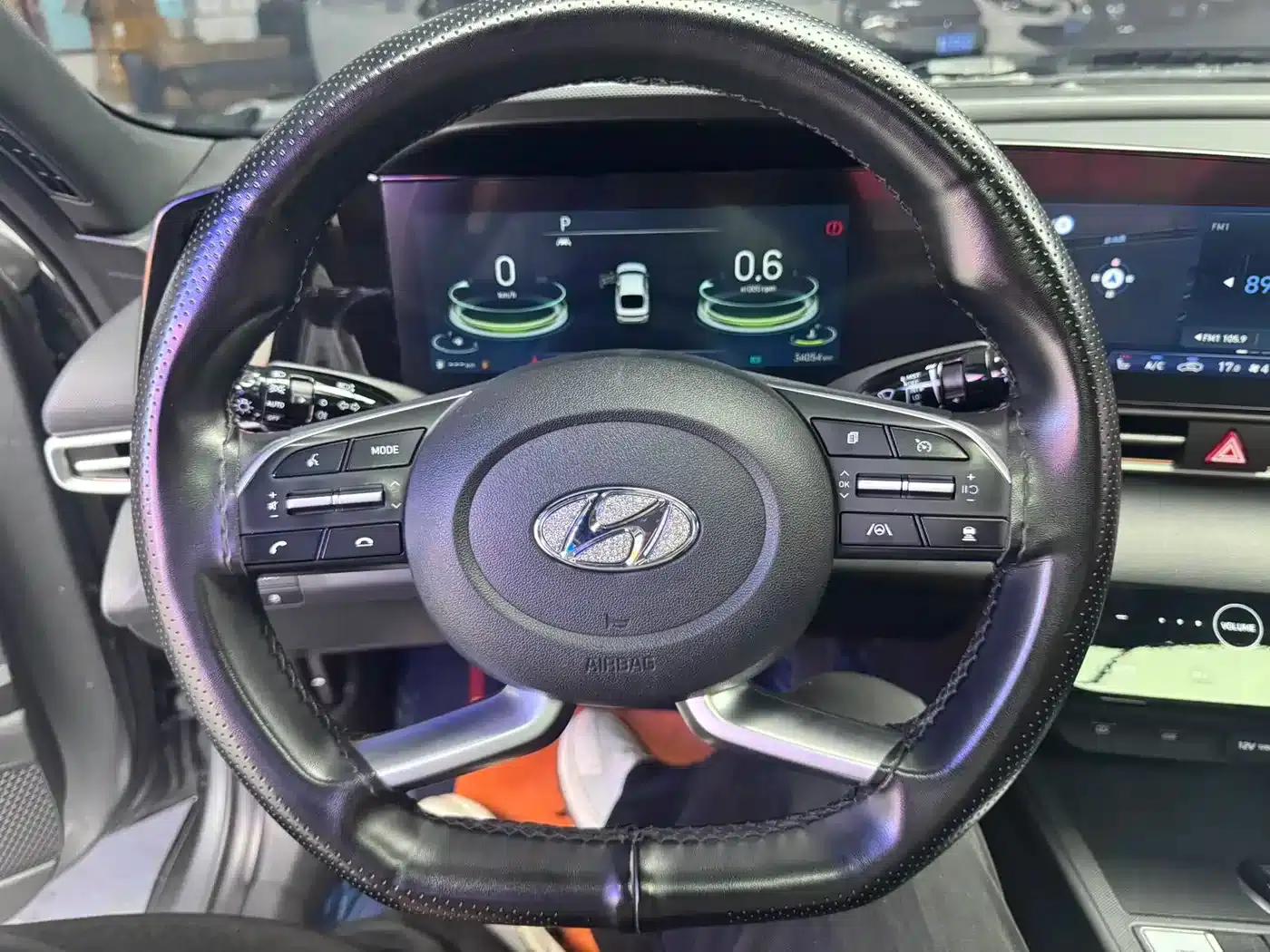 Hyundai Elantra 2022 1.5L CVT 20th Anniversary Edition — миниатюра 9