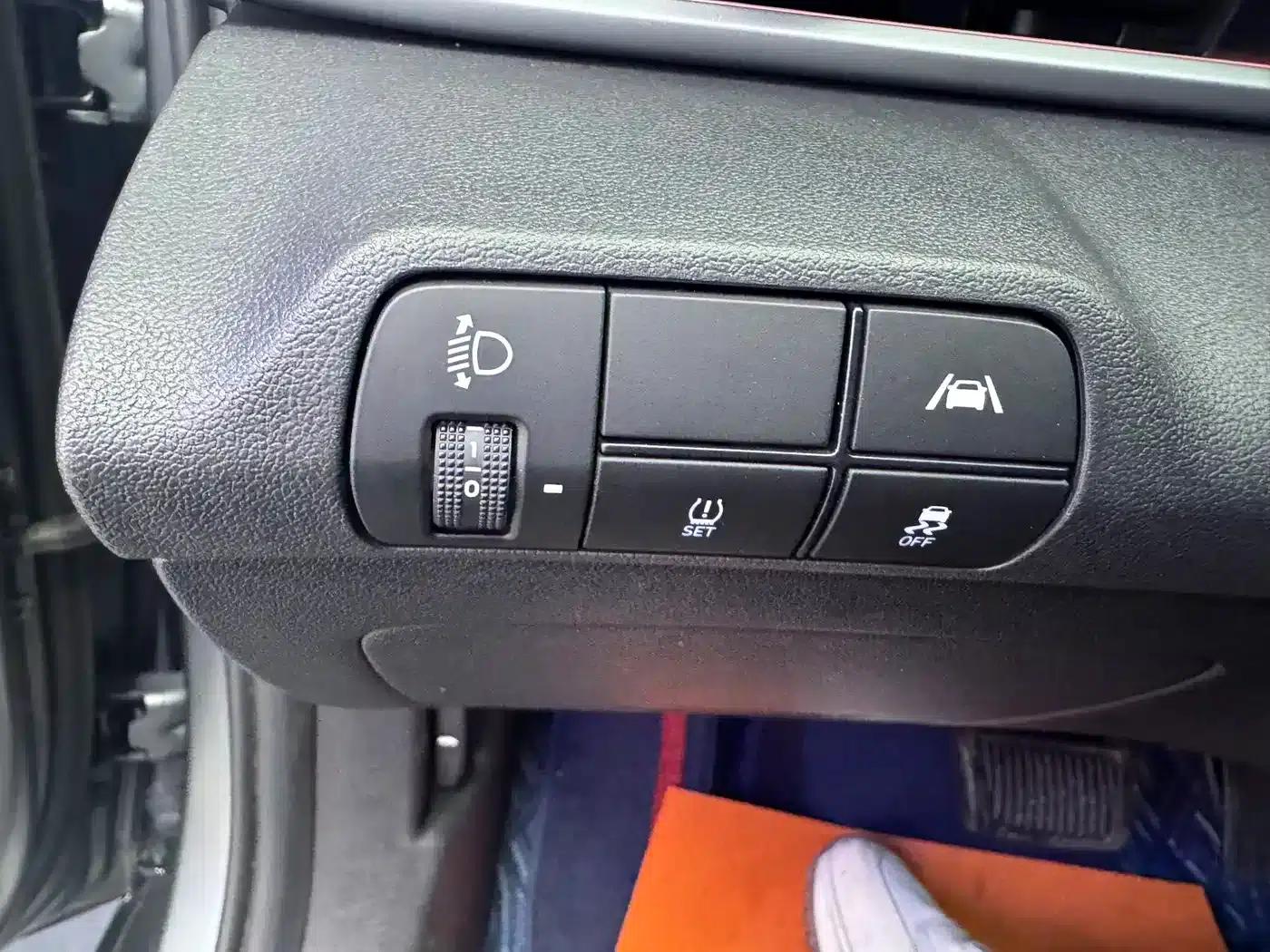 Hyundai Elantra 2022 1.5L CVT 20th Anniversary Edition — миниатюра 10