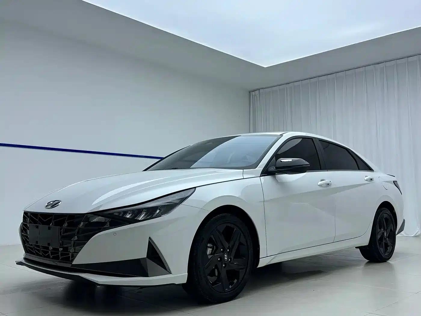 Hyundai Elantra 2022 240TGDi DCT LUX Premium Edition — миниатюра 1