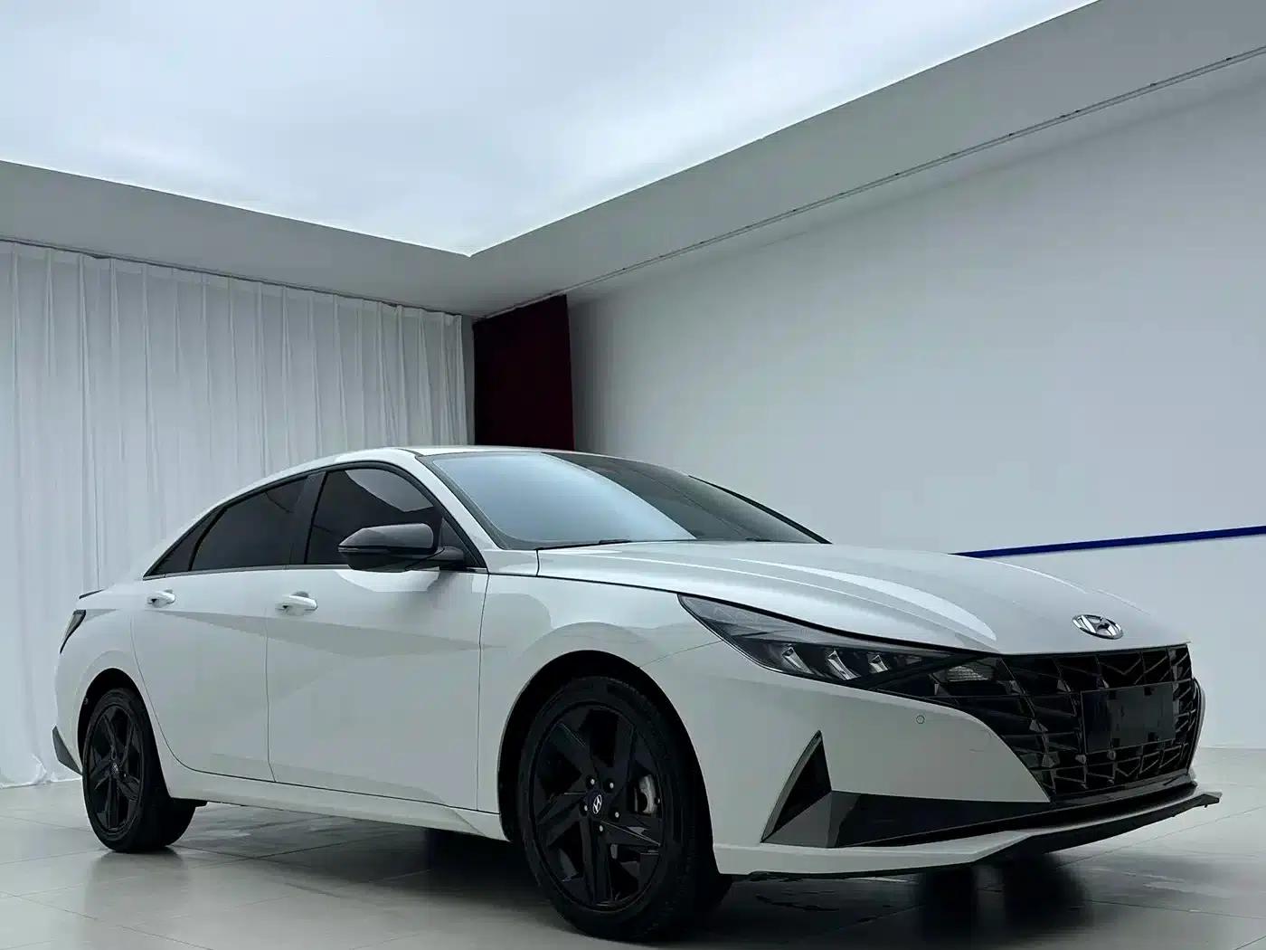 Hyundai Elantra 2022 240TGDi DCT LUX Premium Edition — миниатюра 3