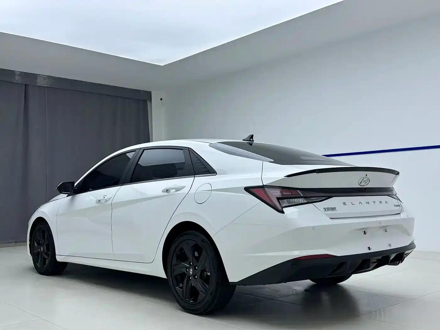 Hyundai Elantra 2022 240TGDi DCT LUX Premium Edition — миниатюра 4