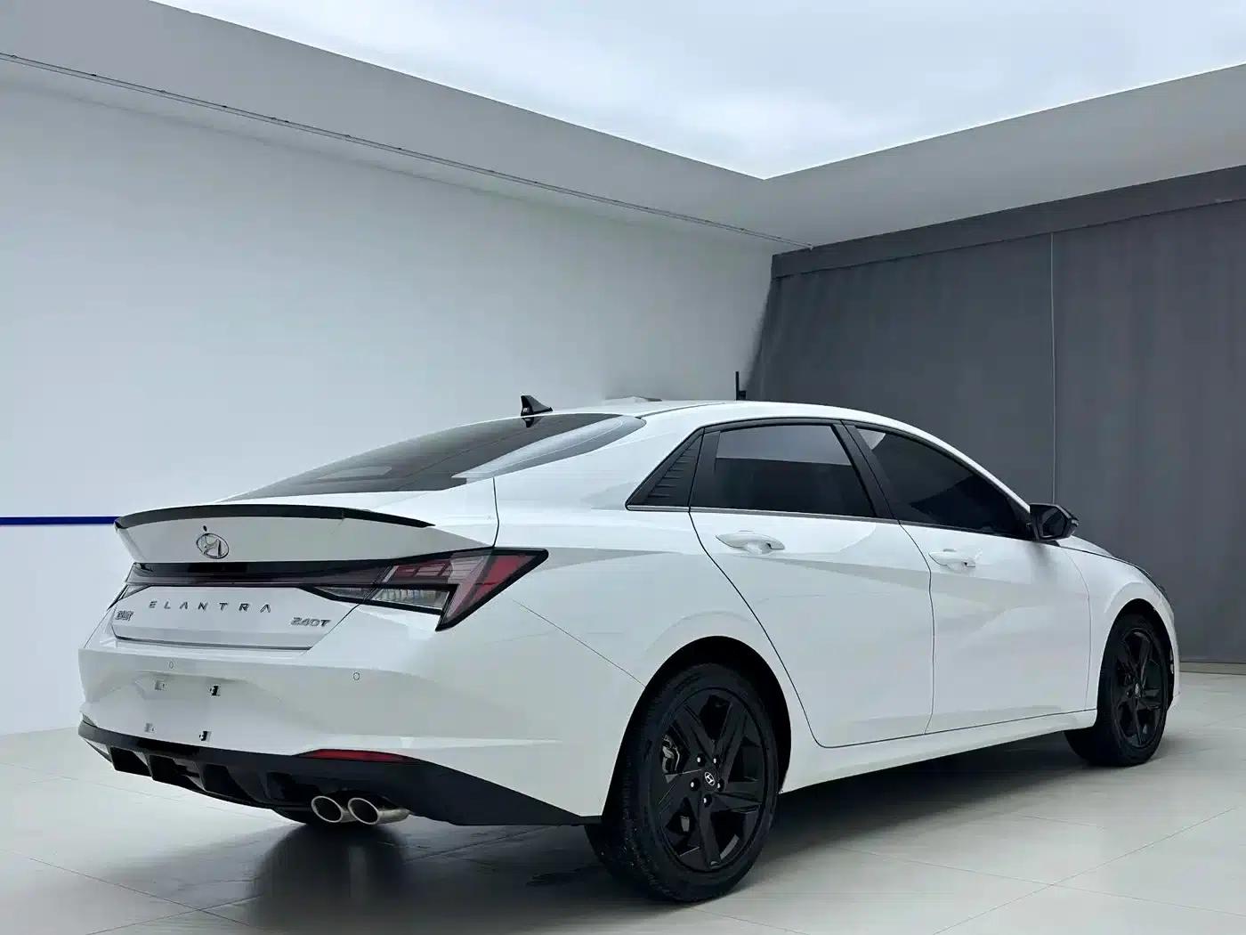 Hyundai Elantra 2022 240TGDi DCT LUX Premium Edition — миниатюра 6