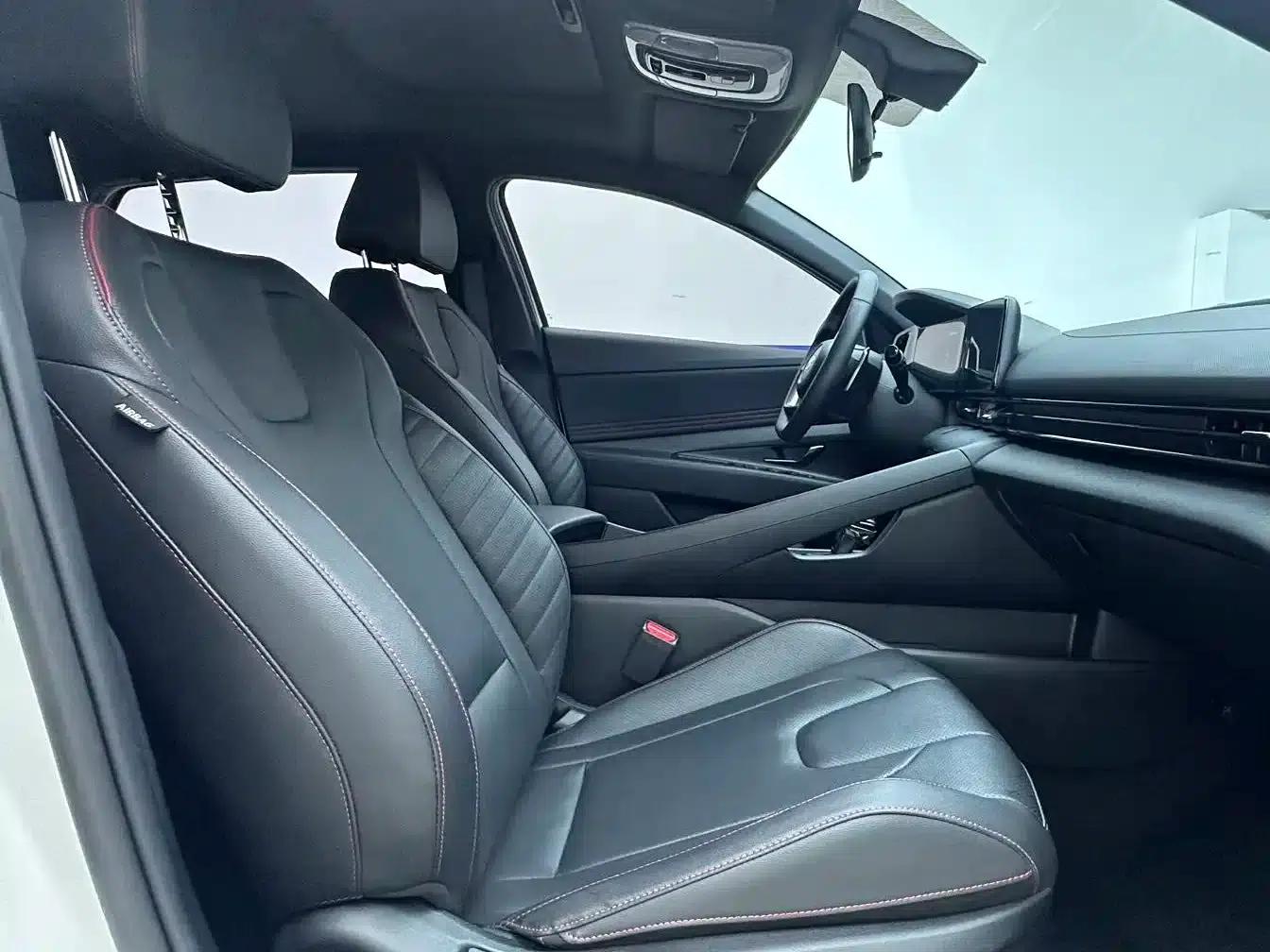 Hyundai Elantra 2022 240TGDi DCT LUX Premium Edition — миниатюра 8