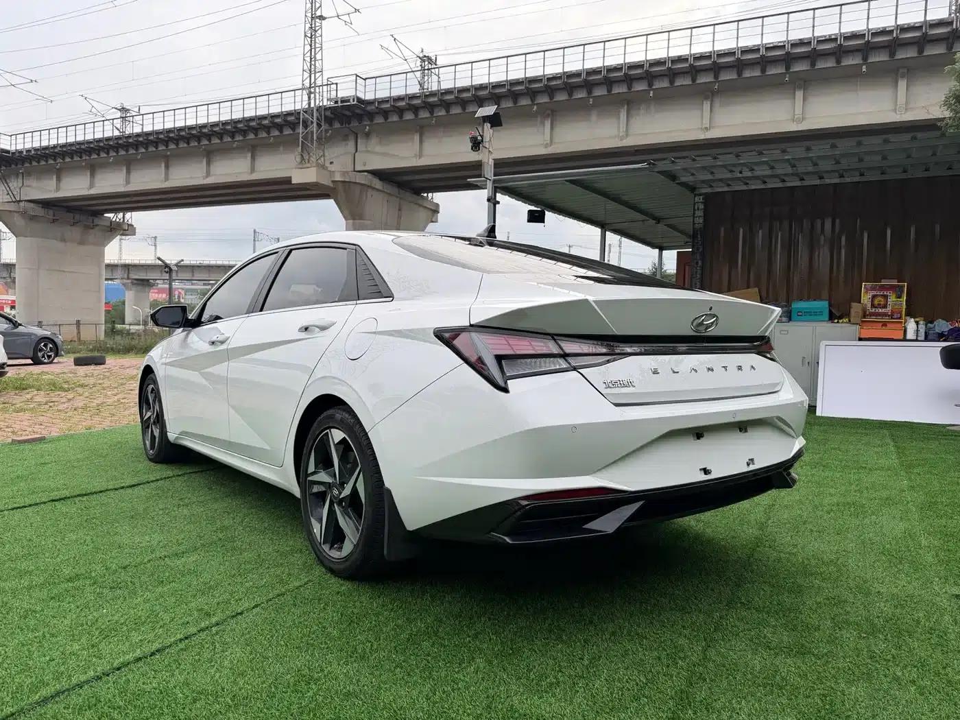 Hyundai Elantra 2022 1.5L CVT GLX Elite Edition — миниатюра 4