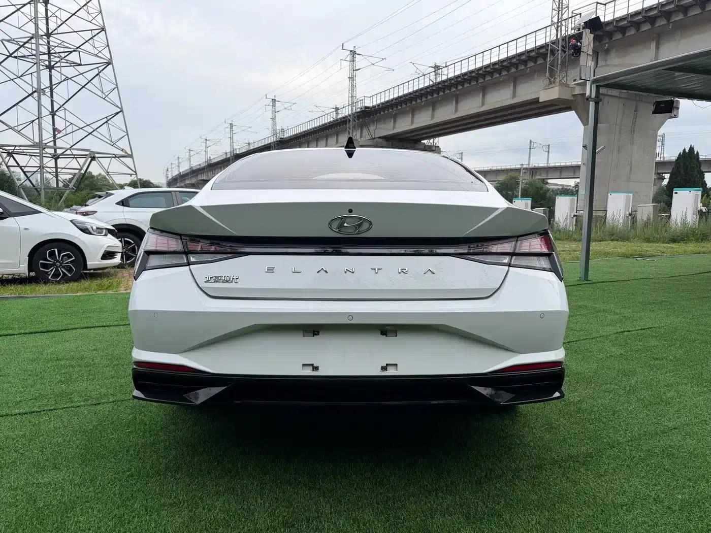 Hyundai Elantra 2022 1.5L CVT GLX Elite Edition — миниатюра 5