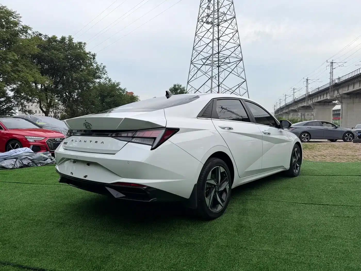 Hyundai Elantra 2022 1.5L CVT GLX Elite Edition — миниатюра 6