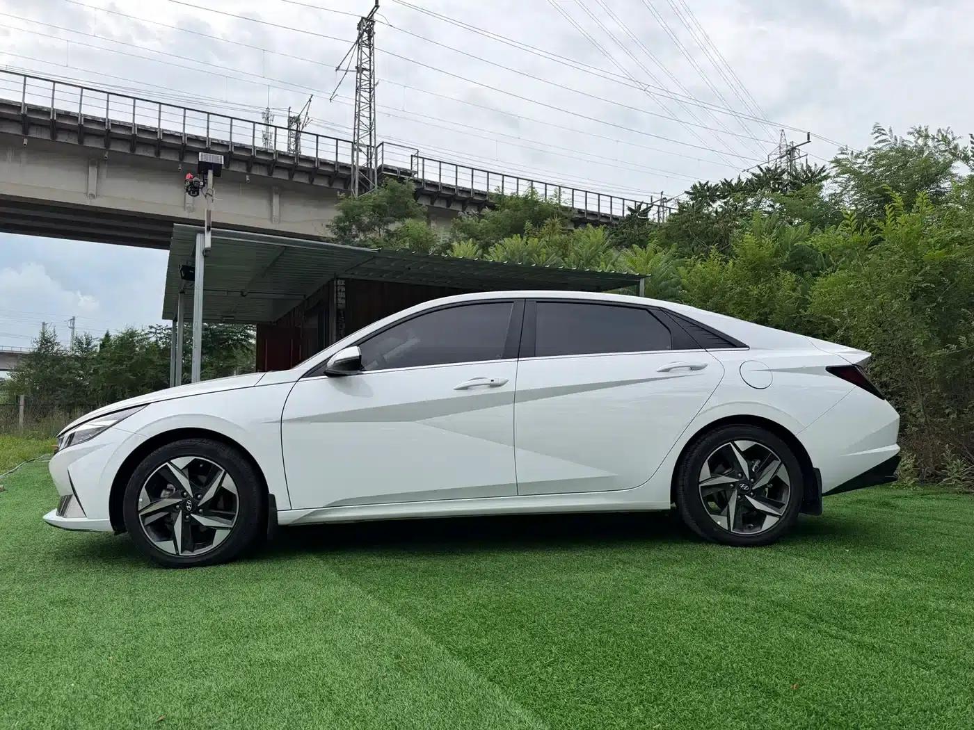 Hyundai Elantra 2022 1.5L CVT GLX Elite Edition — миниатюра 7