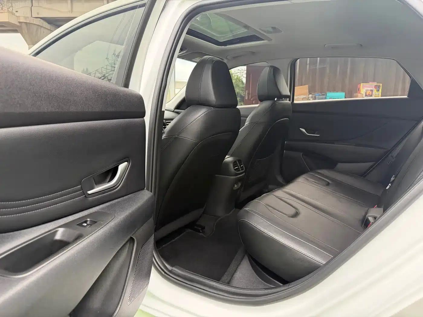 Hyundai Elantra 2022 1.5L CVT GLX Elite Edition — миниатюра 9