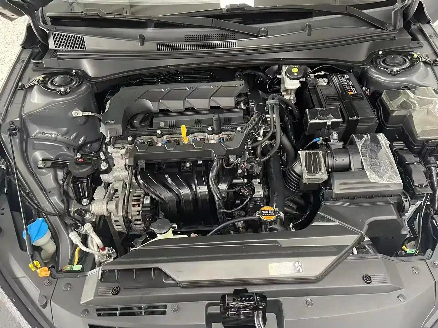 Hyundai Elantra 2022 1.5L CVT 20th Anniversary Edition — миниатюра 11