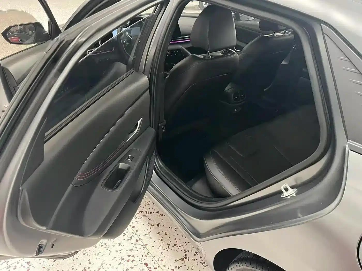 Hyundai Elantra 2022 1.5L CVT 20th Anniversary Edition — миниатюра 14