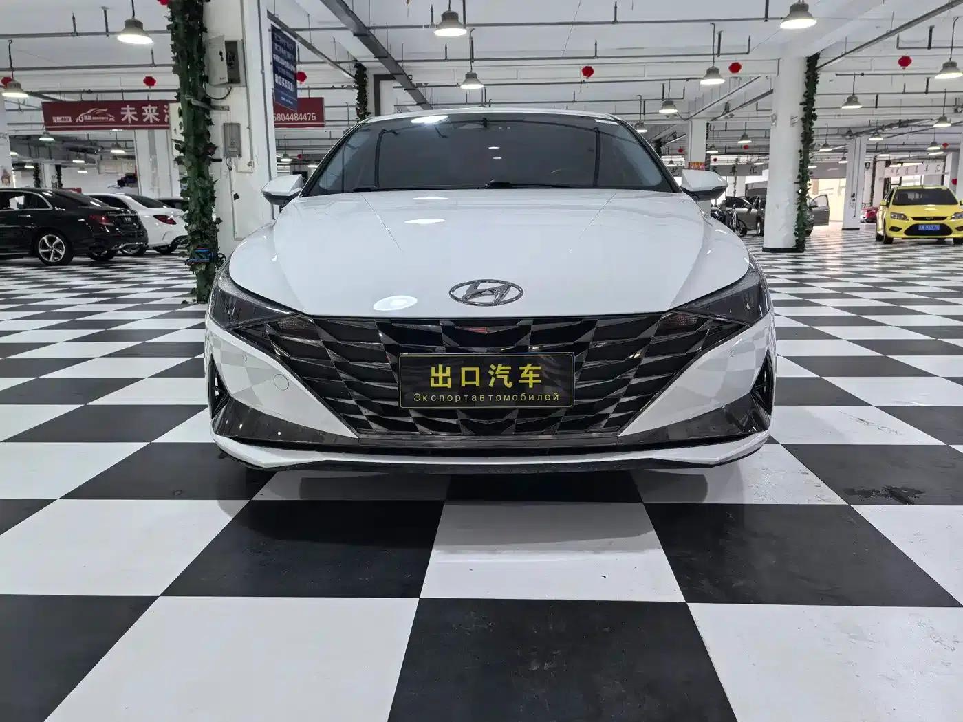 Hyundai Elantra 2022 1.5L CVT LUX Premium Edition — миниатюра 2