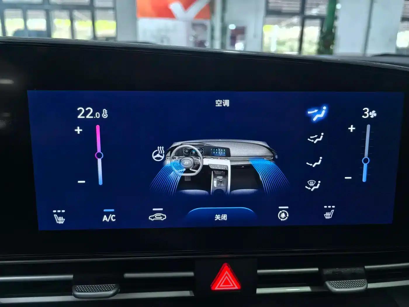 Hyundai Elantra 2022 1.5L CVT LUX Premium Edition — миниатюра 16
