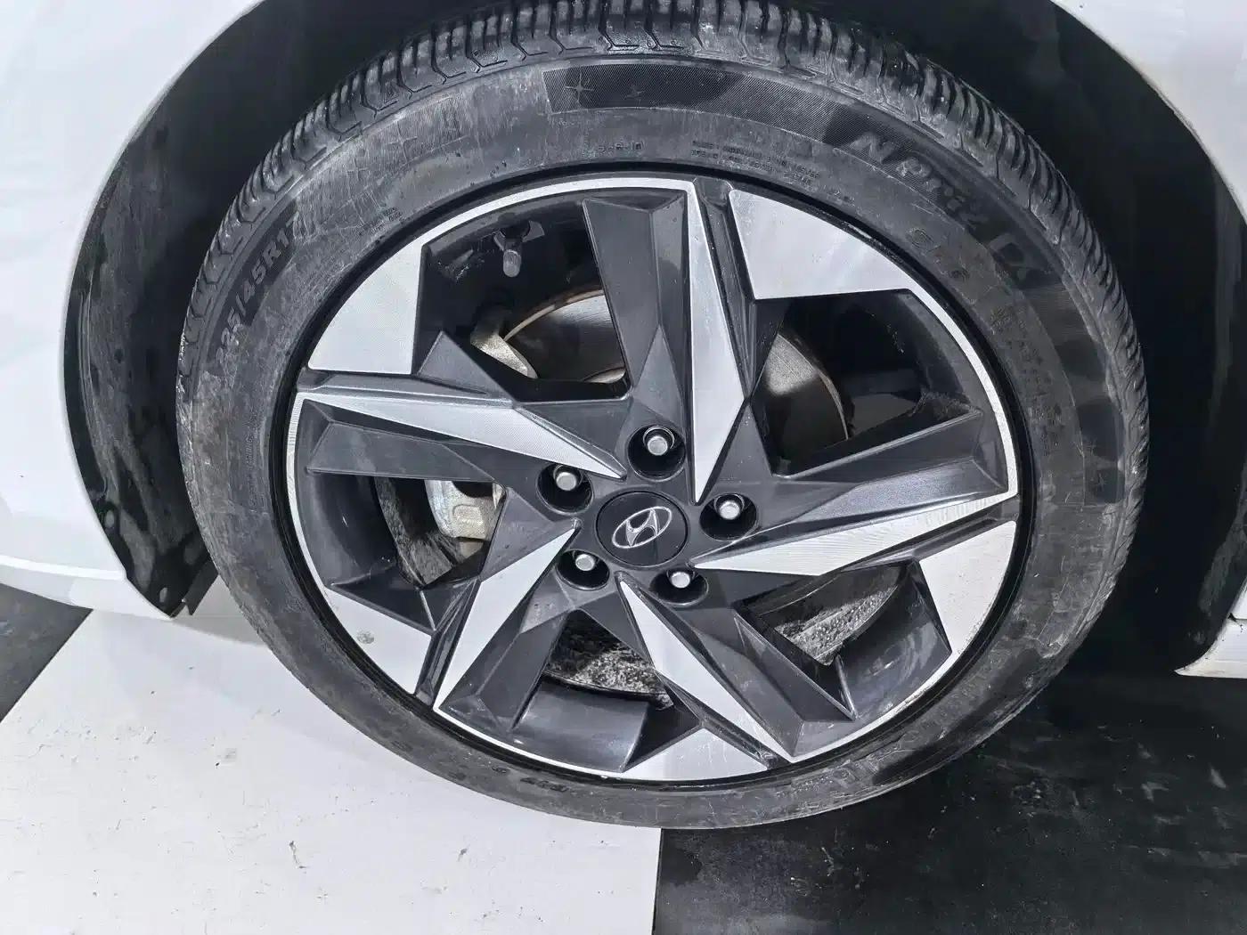Hyundai Elantra 2022 1.5L CVT LUX Premium Edition — миниатюра 9