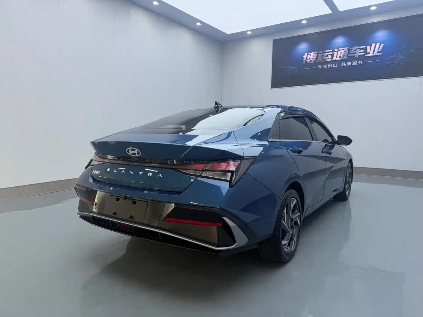 Hyundai Elantra 2023 1.5L CVT GLX Elite Edition — миниатюра 6