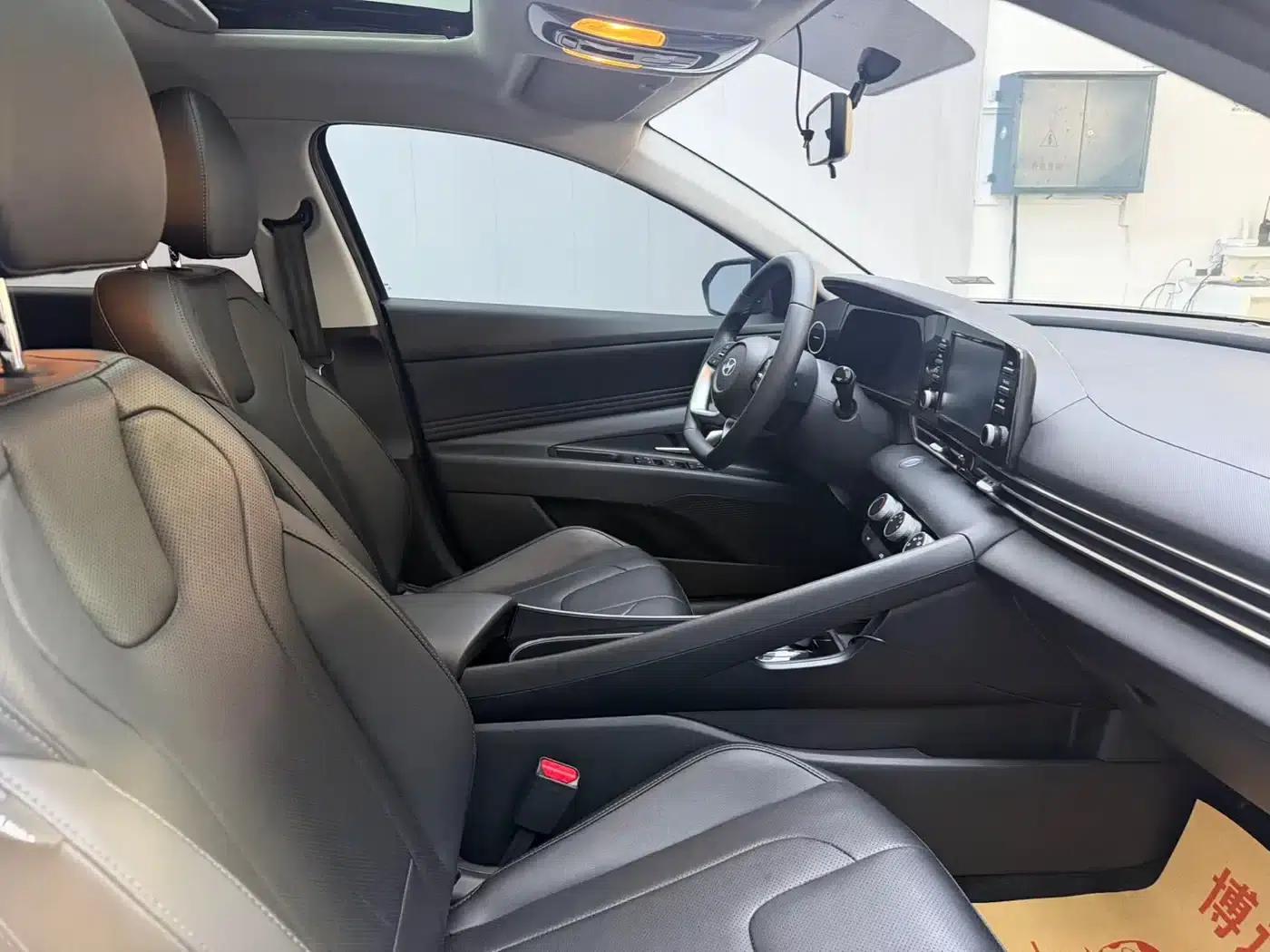Hyundai Elantra 2023 1.5L CVT GLX Elite Edition — миниатюра 8