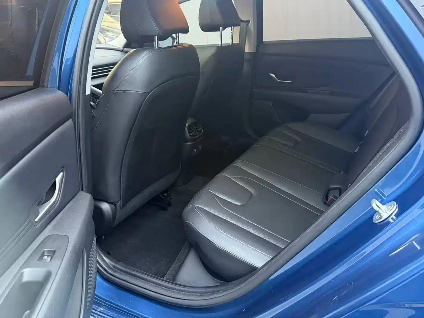 Hyundai Elantra 2023 1.5L CVT GLX Elite Edition — миниатюра 9