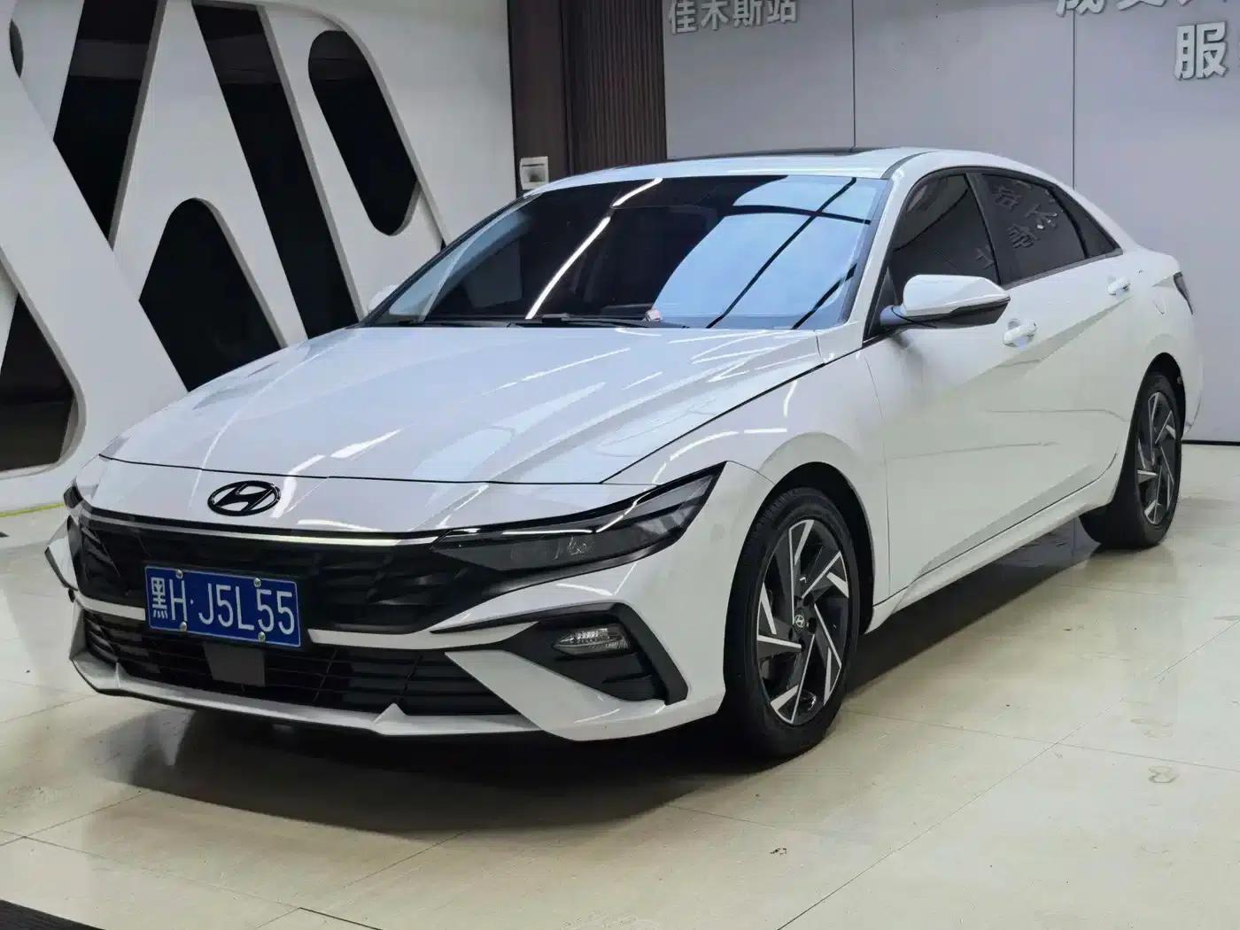 Hyundai Elantra 2023 1.5L CVT GLX Elite Edition — миниатюра 1