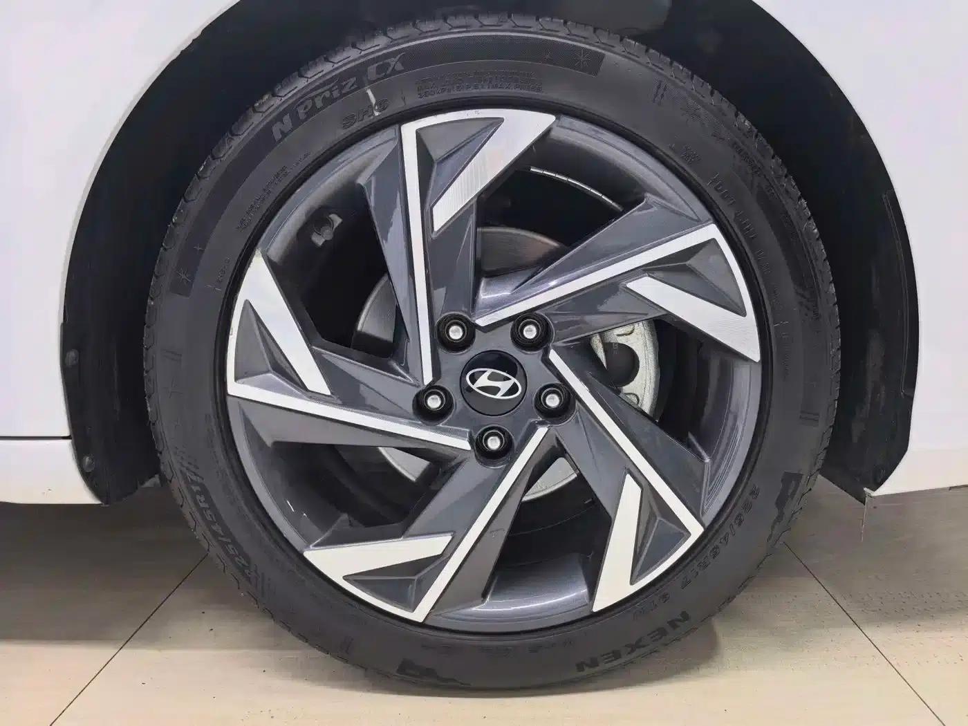 Hyundai Elantra 2023 1.5L CVT GLX Elite Edition — миниатюра 11