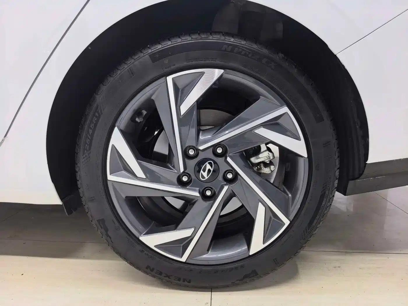 Hyundai Elantra 2023 1.5L CVT GLX Elite Edition — миниатюра 12