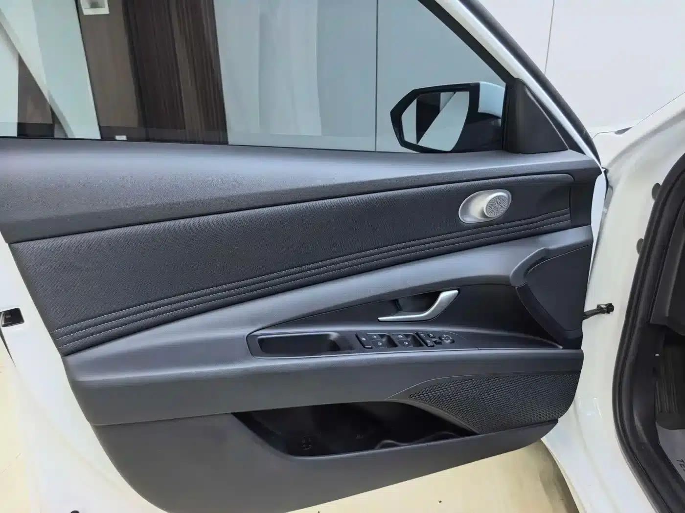 Hyundai Elantra 2023 1.5L CVT GLX Elite Edition — миниатюра 19