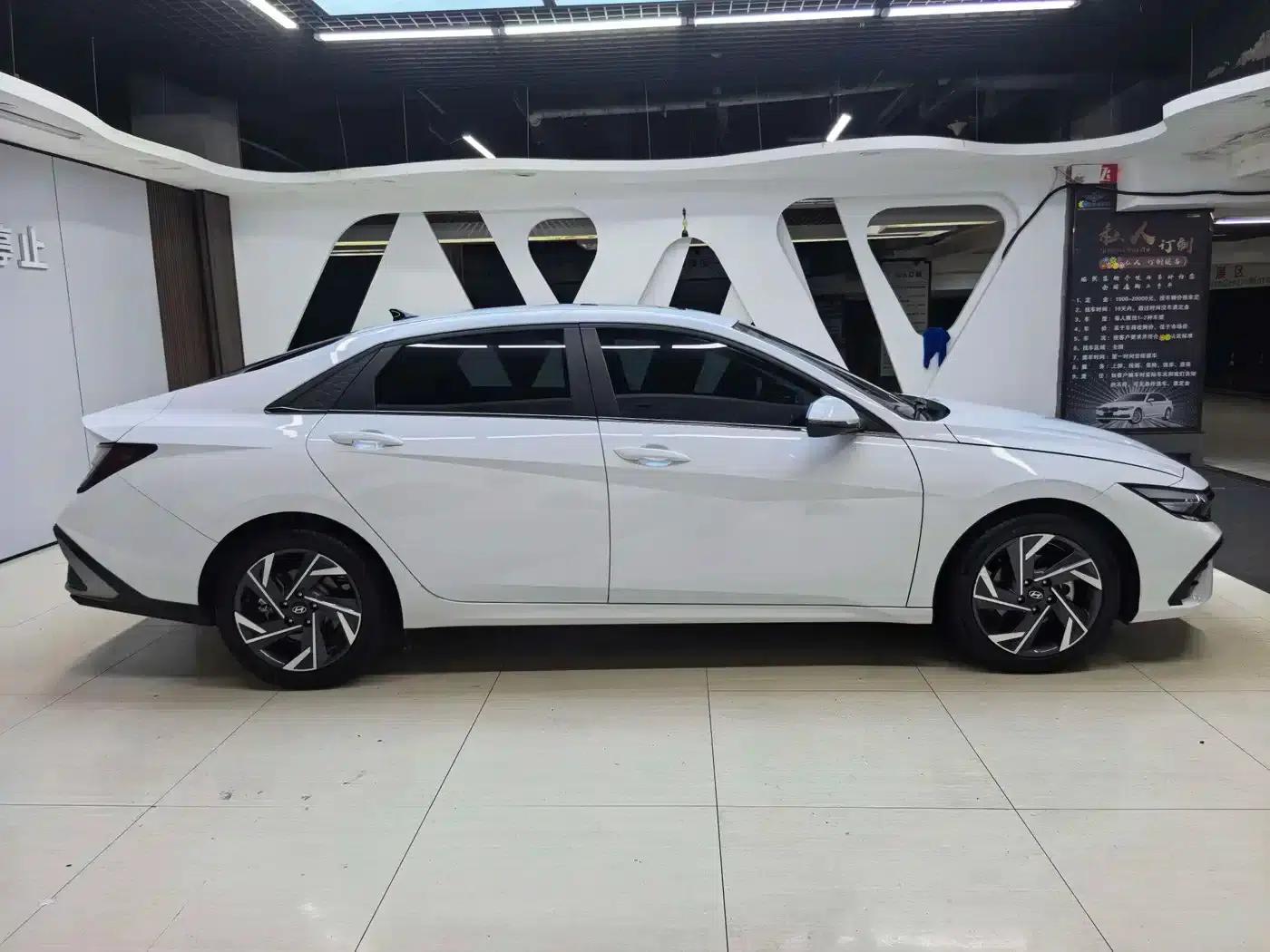 Hyundai Elantra 2023 1.5L CVT GLX Elite Edition — миниатюра 7