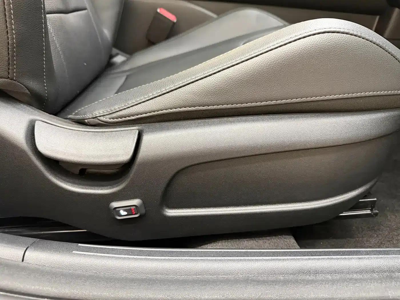 Hyundai Elantra 2023 1.5L CVT GLX Elite Edition — миниатюра 19