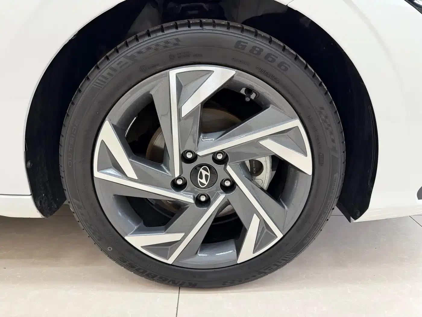 Hyundai Elantra 2023 1.5L CVT GLX Elite Edition — миниатюра 22