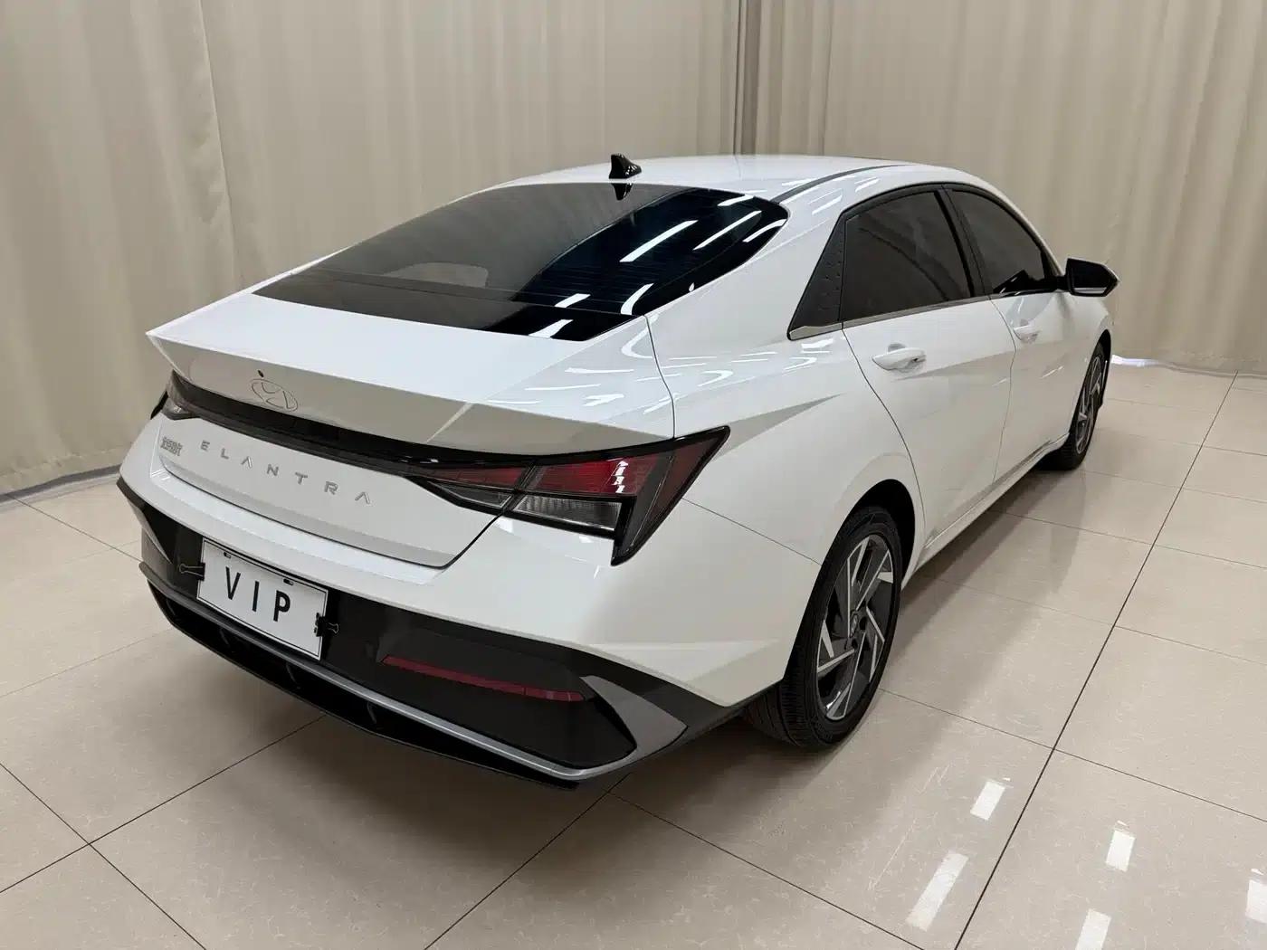 Hyundai Elantra 2023 1.5L CVT GLX Elite Edition — миниатюра 5