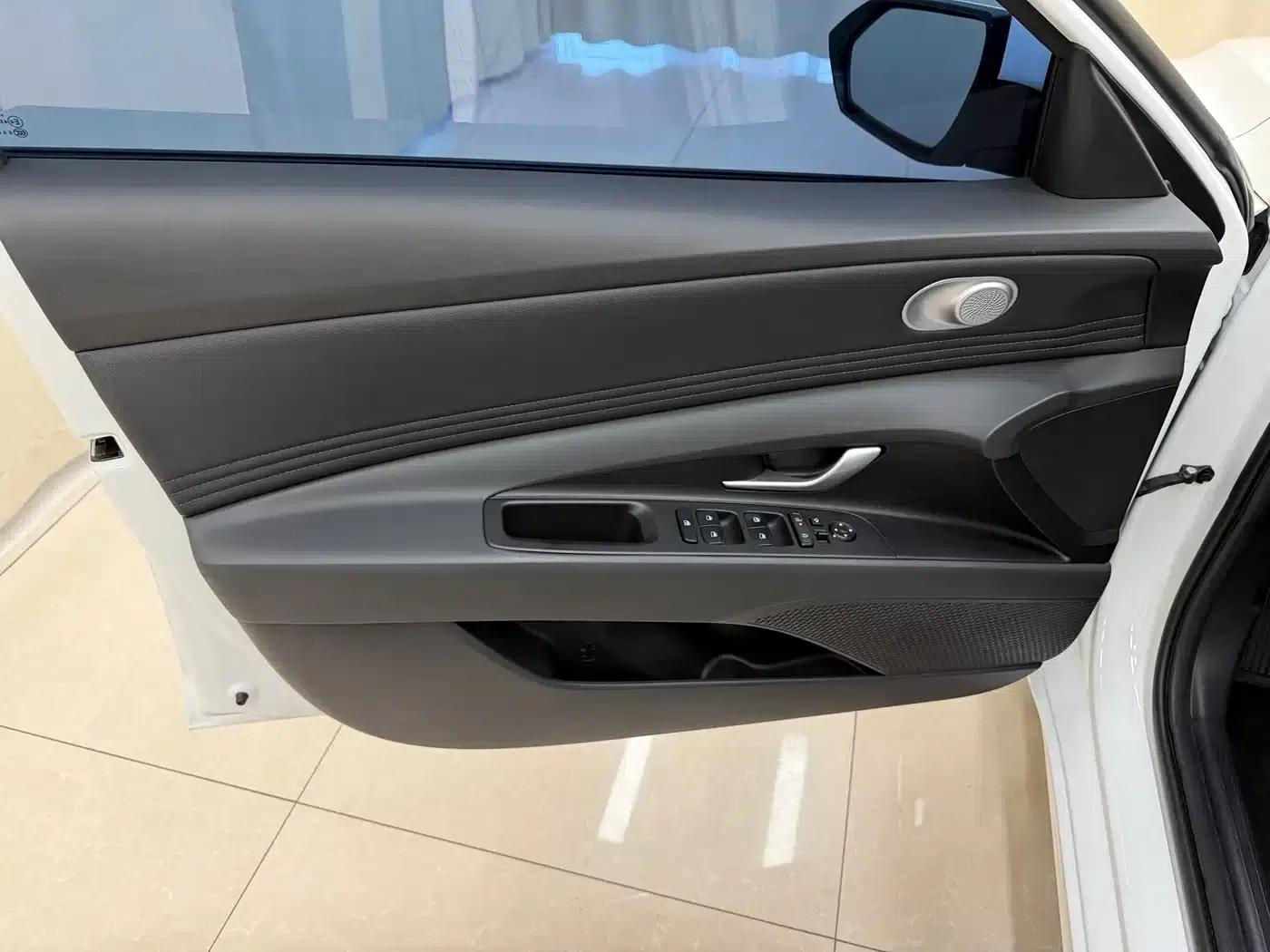 Hyundai Elantra 2023 1.5L CVT GLX Elite Edition — миниатюра 7