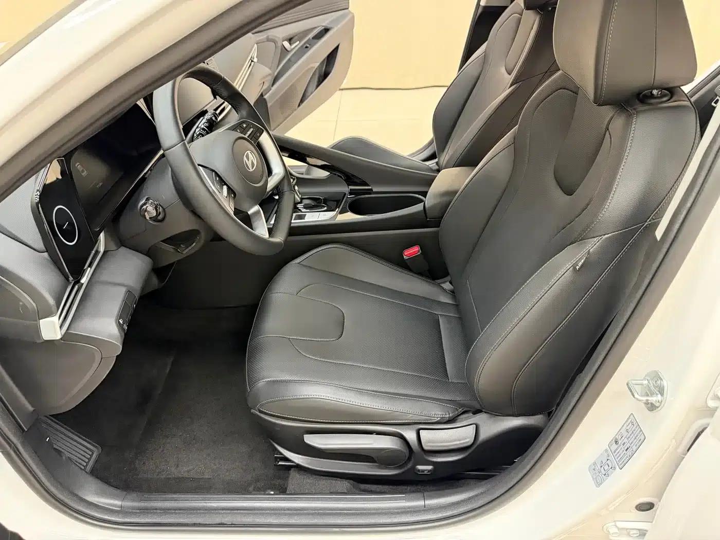 Hyundai Elantra 2023 1.5L CVT GLX Elite Edition — миниатюра 8