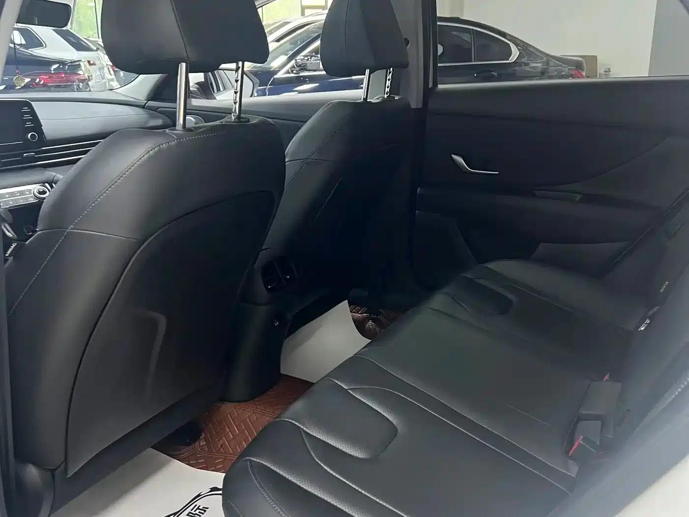 Hyundai Elantra 2022 1.5L CVT GLX Elite Edition — миниатюра 14