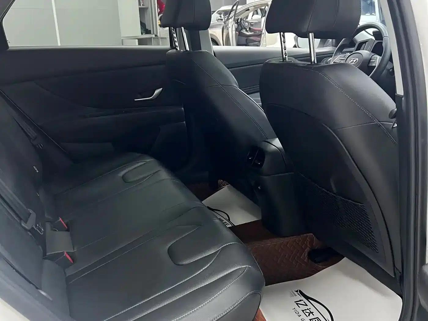 Hyundai Elantra 2022 1.5L CVT GLX Elite Edition — миниатюра 17
