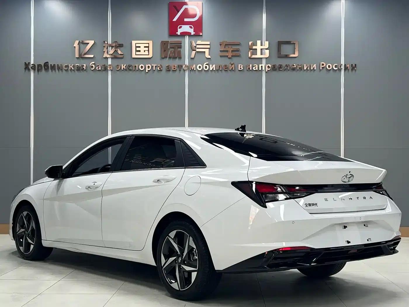 Hyundai Elantra 2022 1.5L CVT GLX Elite Edition — миниатюра 5