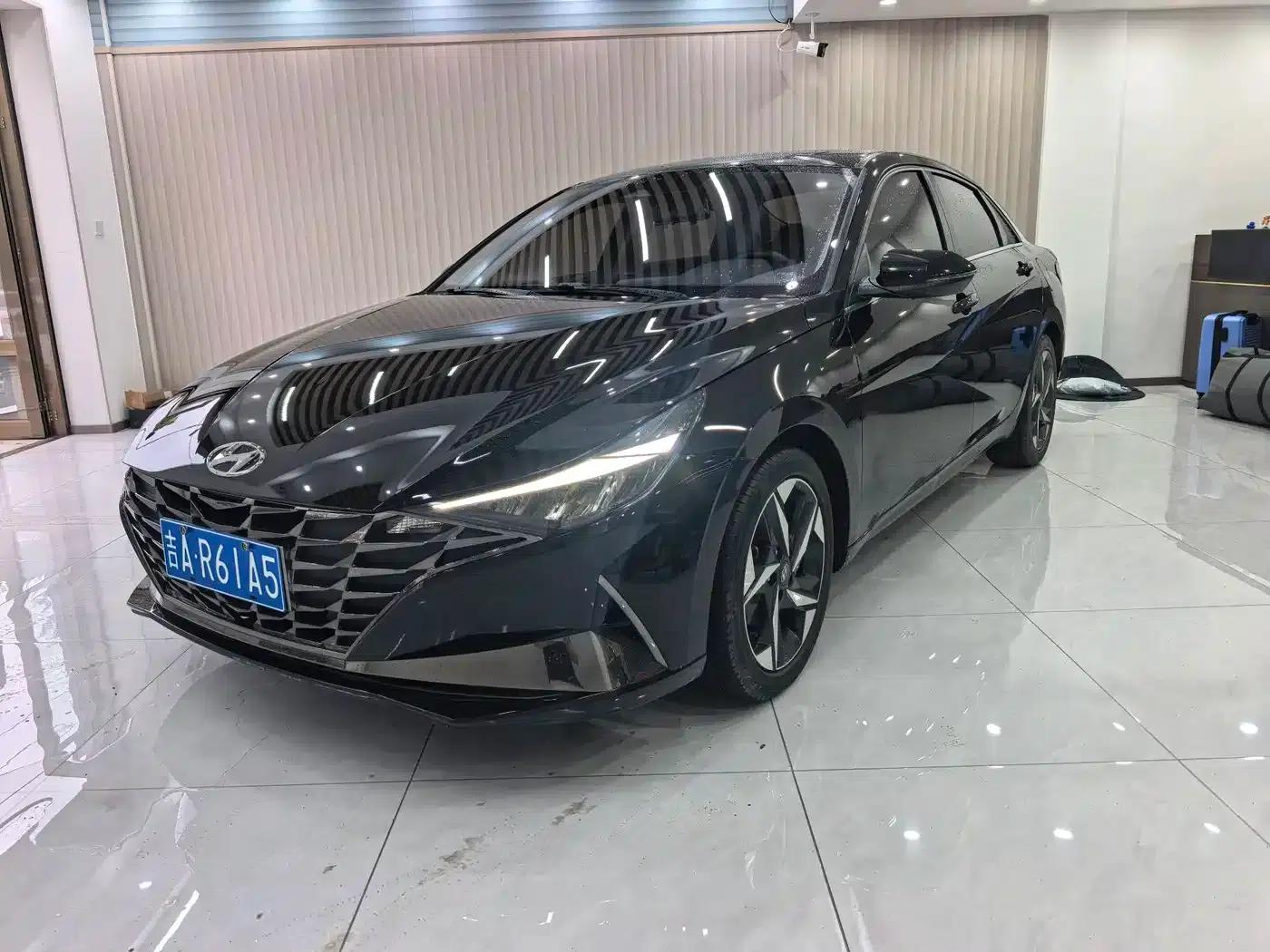 Hyundai Elantra 2022 1.5L CVT LUX Premium Edition — миниатюра 1