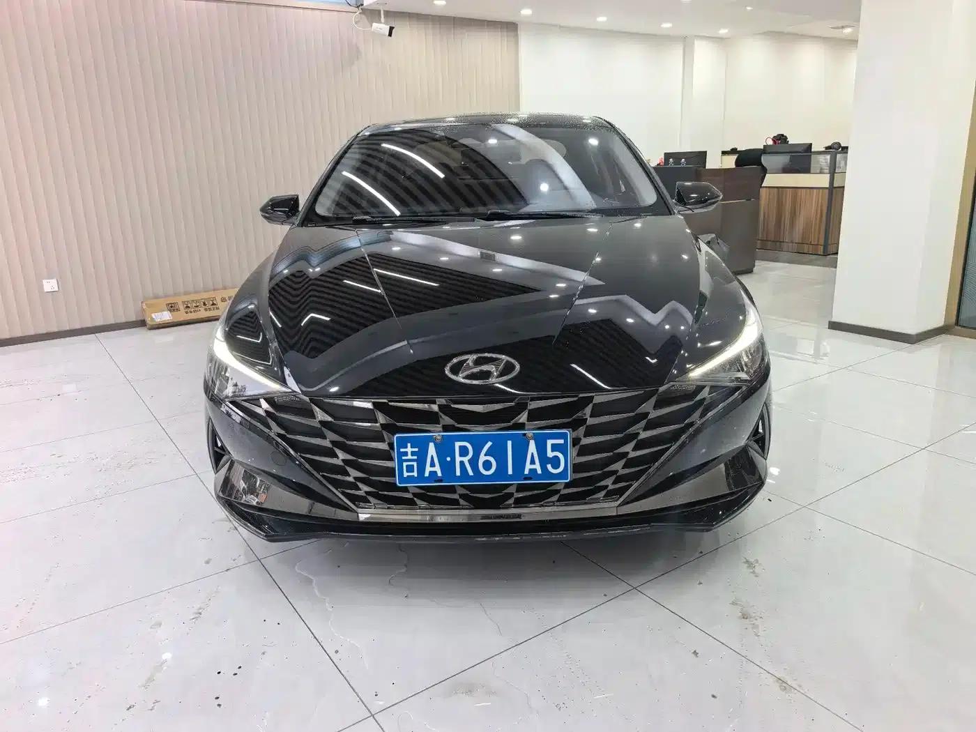Hyundai Elantra 2022 1.5L CVT LUX Premium Edition — миниатюра 2